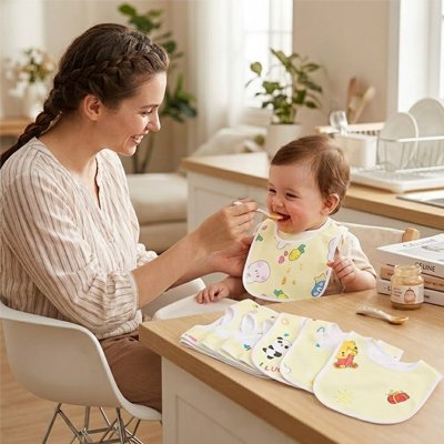 Bavoirs bébé moments de complicité avec maman.