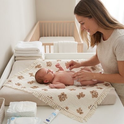 bébé surs a couverture